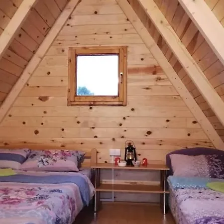 Kamp Bungalovi Sase Drvena Kuca *